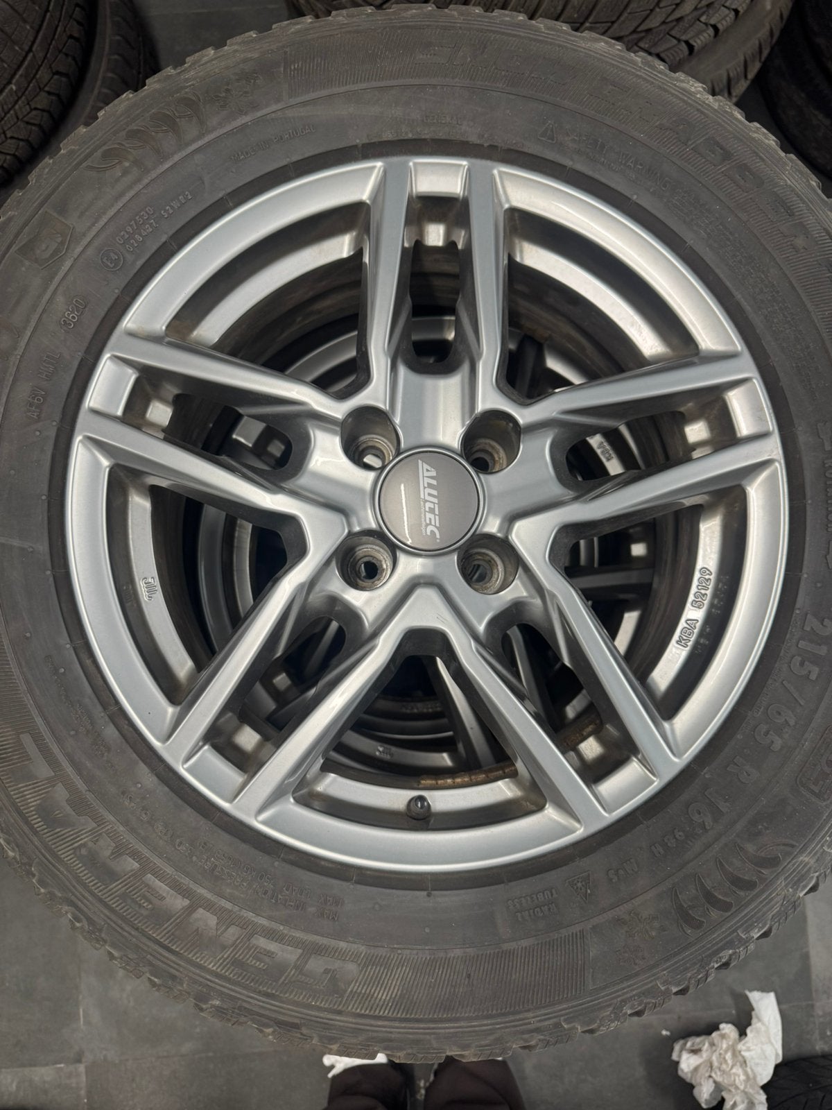 4 roues hiver Peugeot 3008 – Alutec 16” – 215/65 R16, Pneus hiver, 16 pouces, Pneu(s), Enlèvement