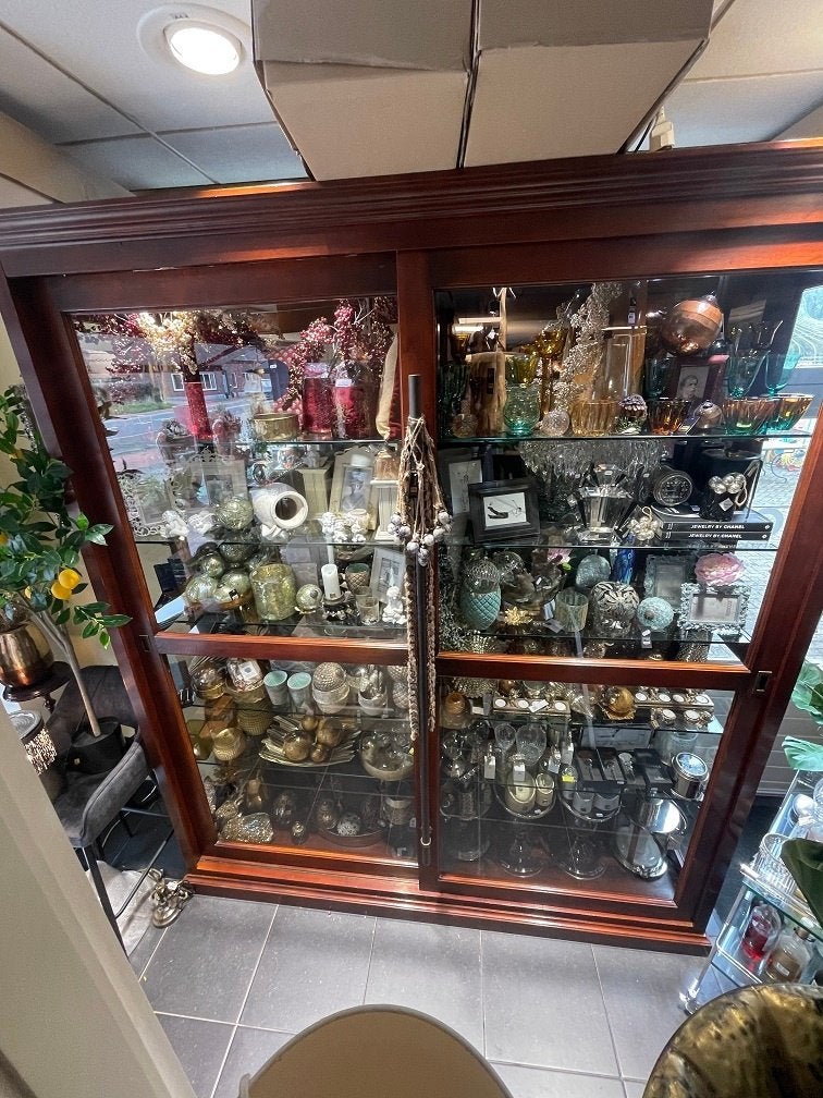 VITRINEKAST Mahonie KAST VITRINE Eichholtz Schuifdeurkast, Ophalen, Met deur(en), Zo goed als nieuw, 200 tot 250 cm