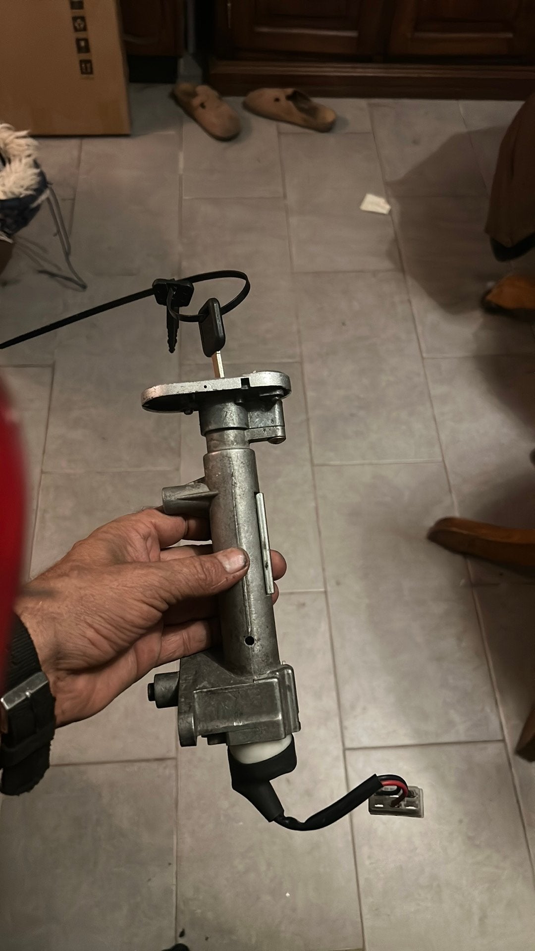 Serrure contact Sym GTS 125 deux clés+serrure boîte à gants, Vélos & Vélomoteurs, Pièces de cyclomoteur | Scooters, Enlèvement ou Envoi