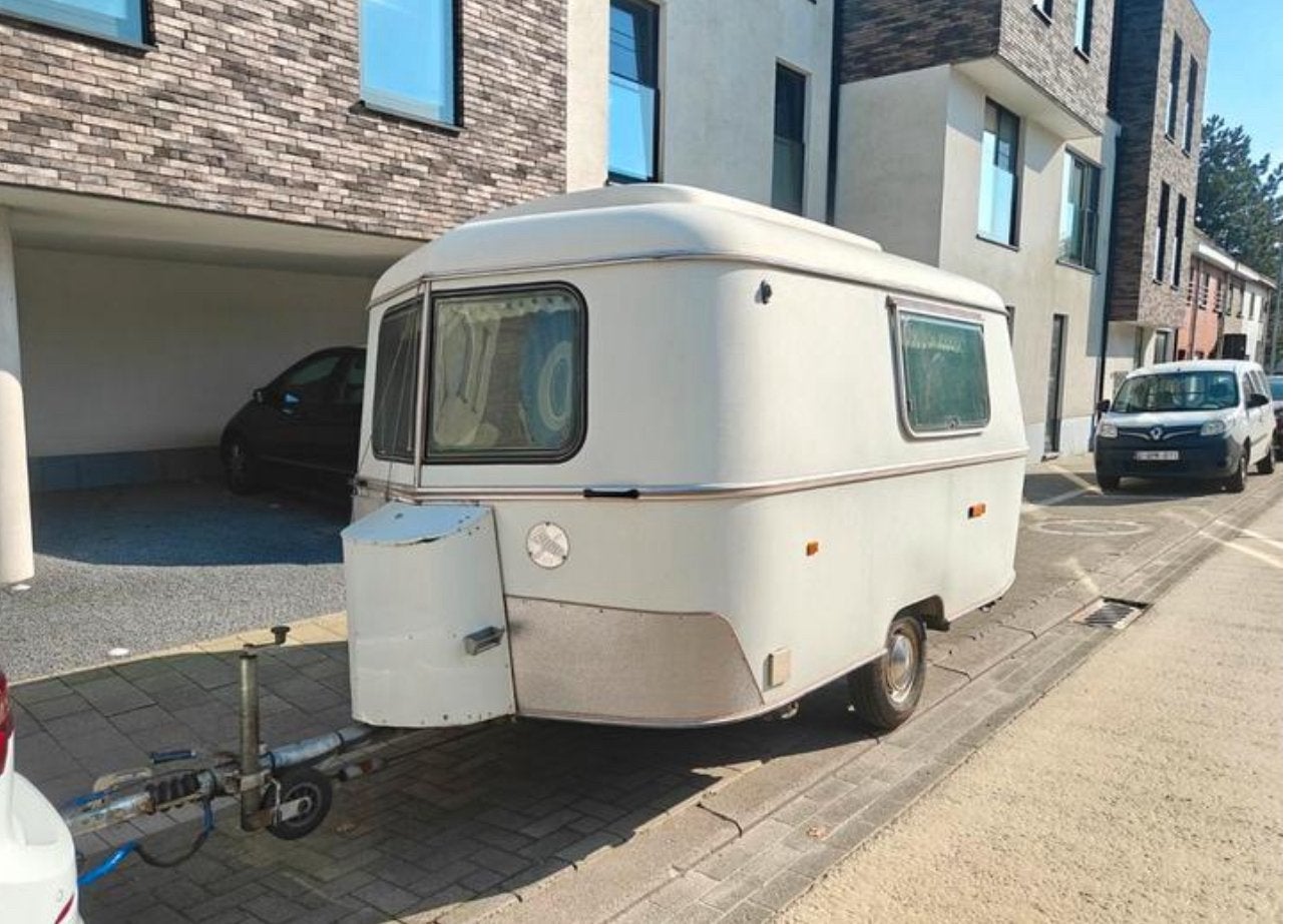 Caravan ERIBA PAN Touring 690 kg keuring & verzekering vrij!, Caravans en Kamperen, Caravans, Standaardzit, Schokbreker, Lengtebed