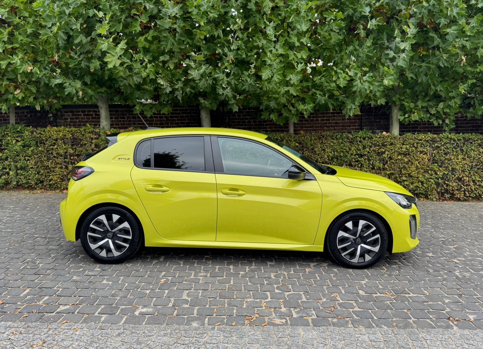 PEUGEOT 208 05-2025 benzine 100pk / Carplay / 18.000km, Auto's, Bluetooth, Euro 6, Overige kleuren, Bedrijf