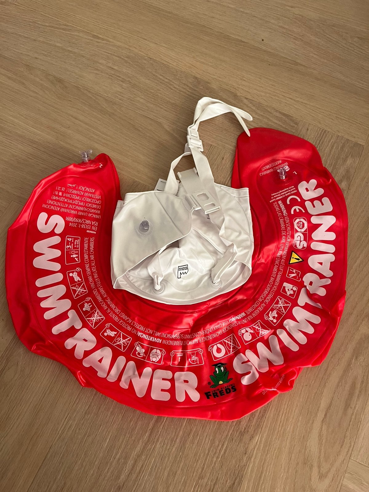 Freds swimtrainer - Rouge, Enfants & Bébés, Vêtements de bébé | Maillots de bain pour bébés, Garçon ou Fille, Enlèvement ou Envoi