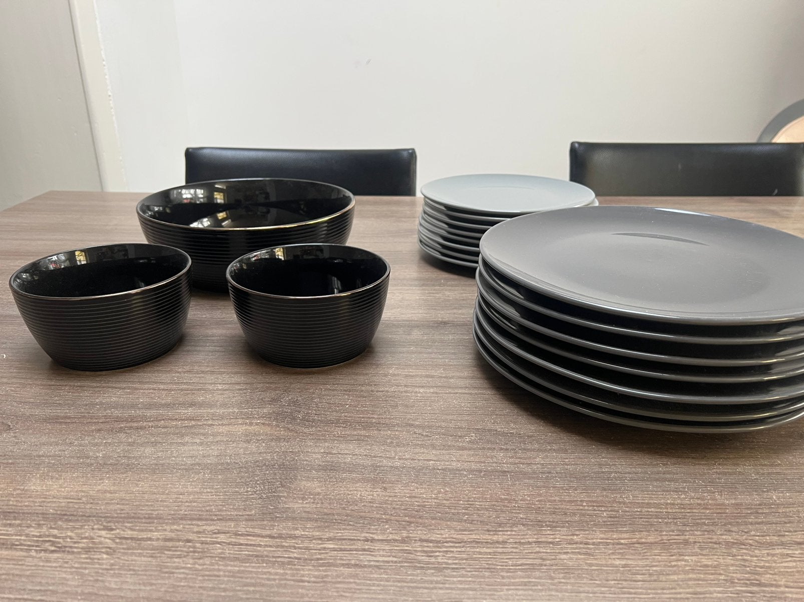 Borden en kommen, Enlèvement, Assiettes(s)