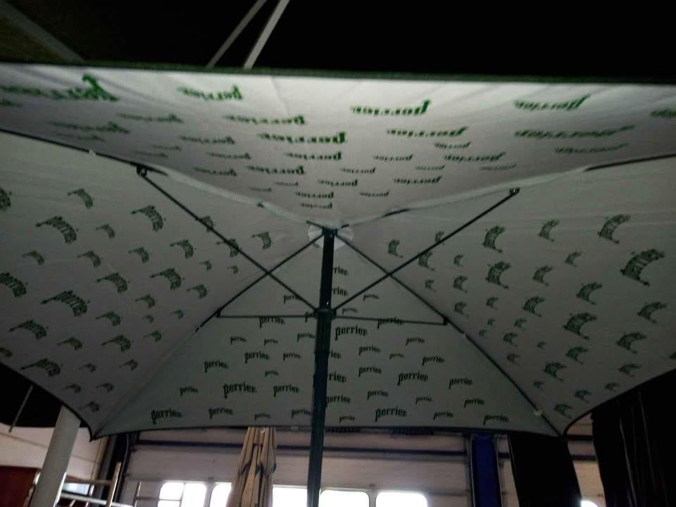 3 horeca perrier parasols 1.5x1.5, Enlèvement