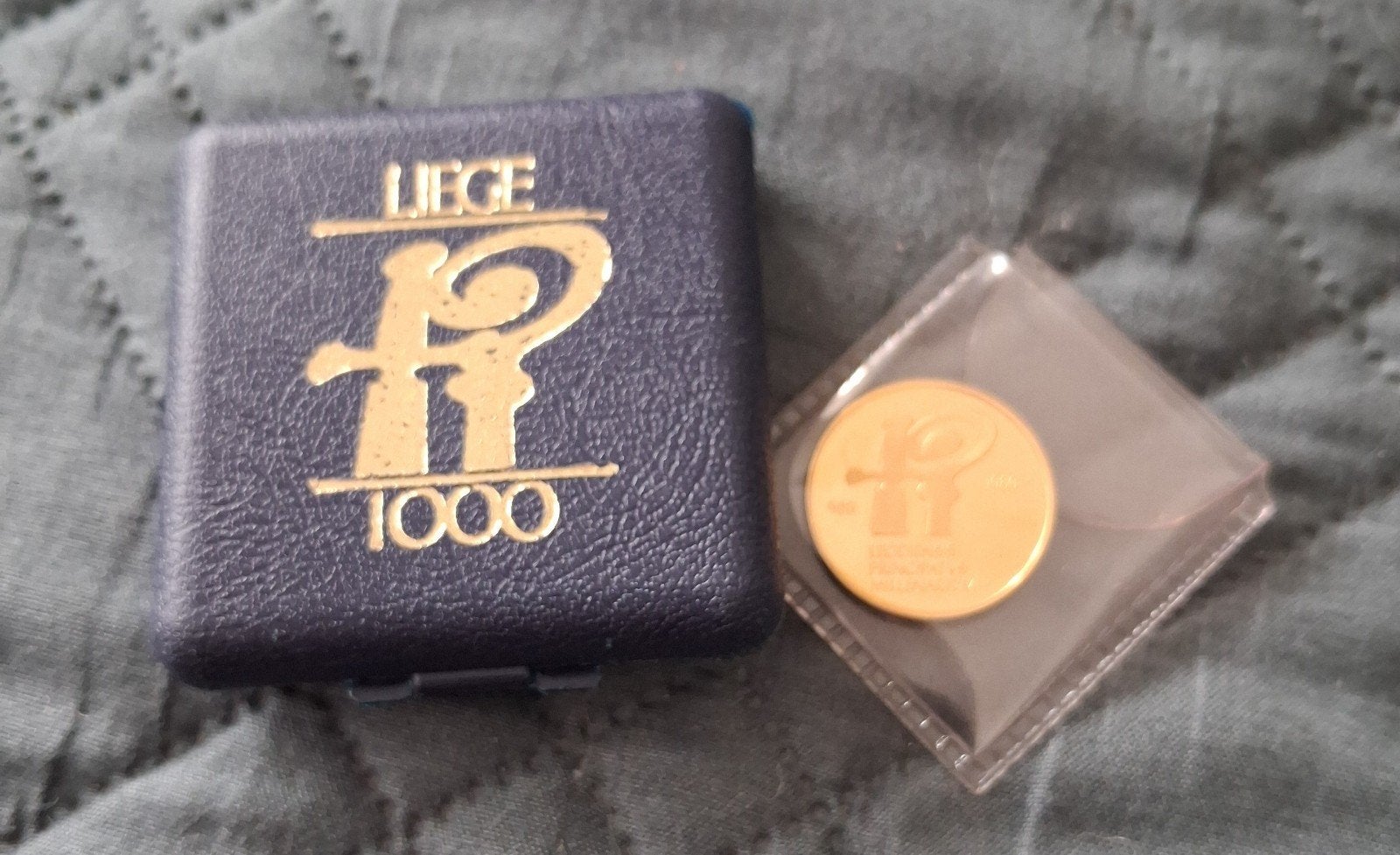 RARE – Médaille Or 900‰ 1000 ans de Liège Coffret + pochette, Postzegels en Munten, Penningen en Medailles, Ophalen, Goud