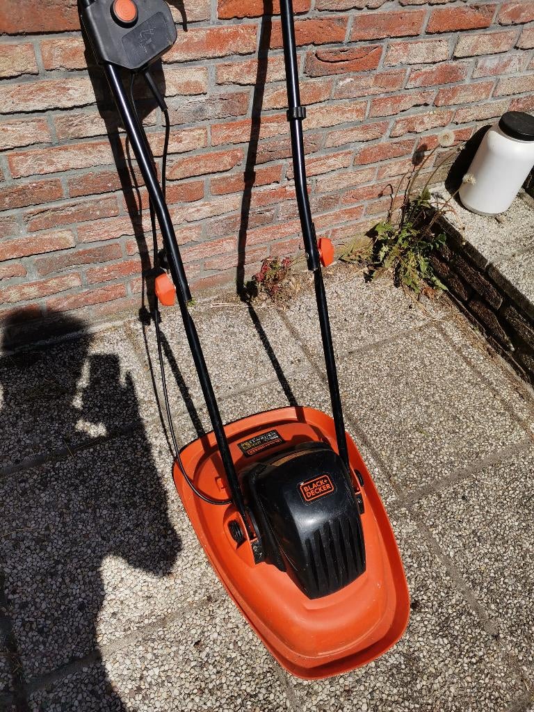 Tondeuse sur cousin d'air black & decker, Ophalen, Gebruikt, Minder dan 30 cm, Black & Decker
