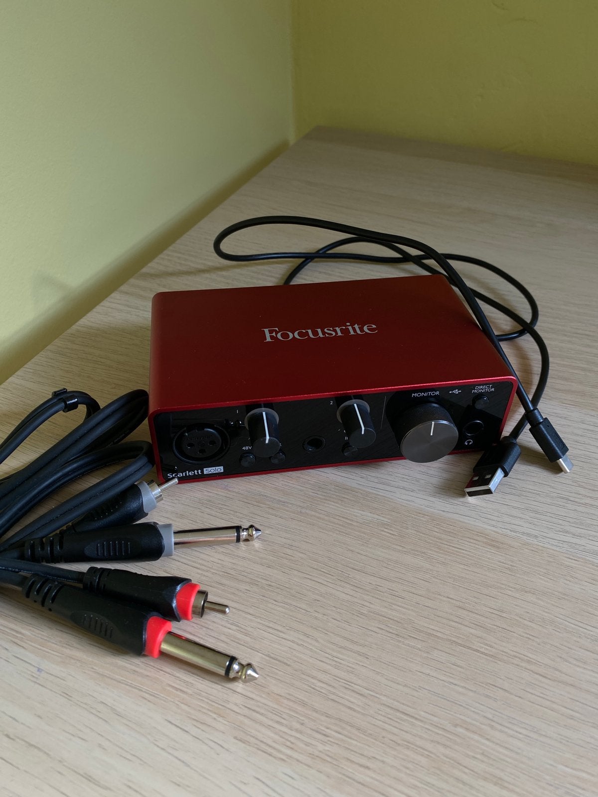 Focusrite scarlett solo 3rd gen + cable (RCA to 1/4 cable), Computers en Software, Geluidskaarten, Ophalen of Verzenden, Zo goed als nieuw