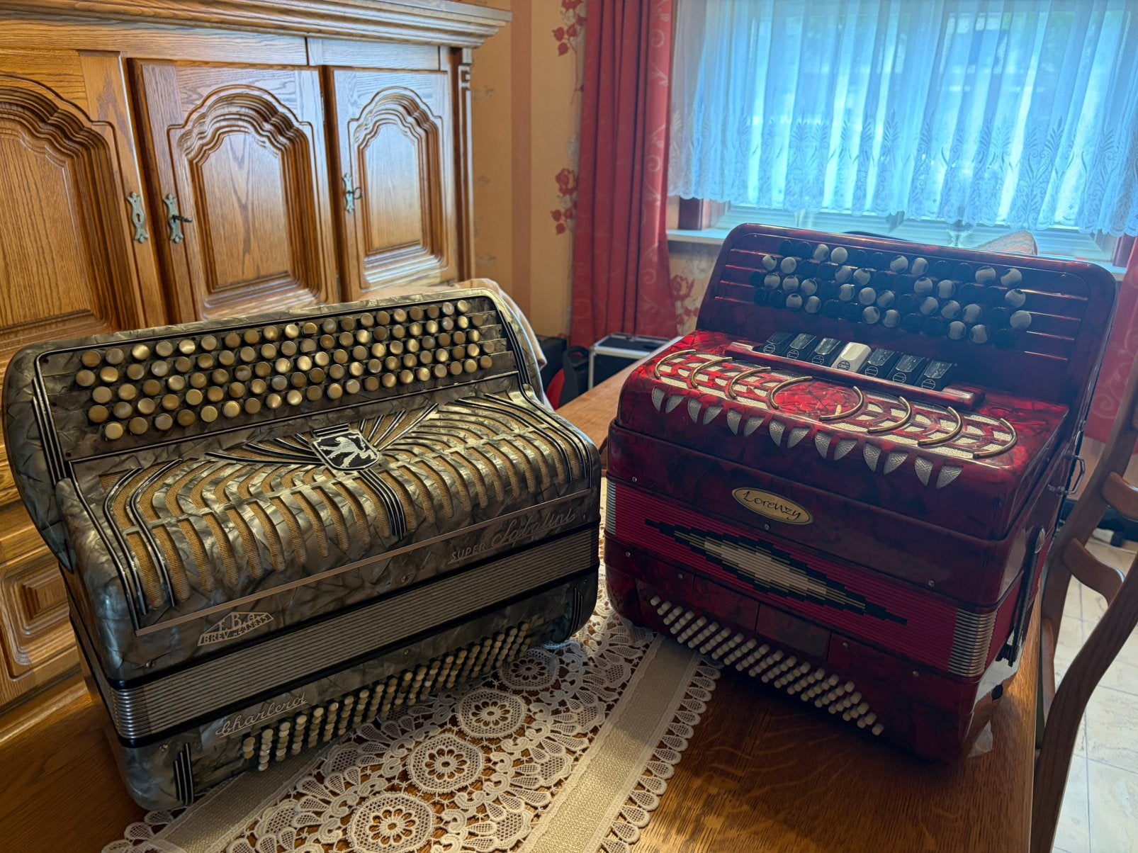 Accordéons Super Sabatini et Lorensz, Musique & Instruments, Avec bretelles, Enlèvement, Utilisé, Accordéon à boutons