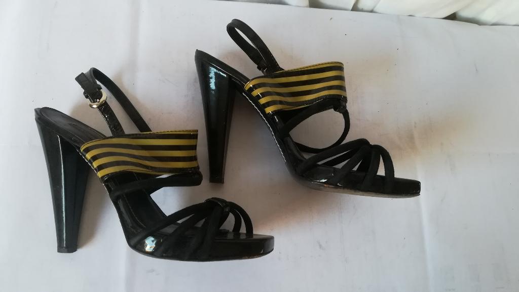 416B* KURT GEIGER jolies sandales noires tout cuir (40), Vêtements | Femmes, KURT GEIGER, Autres couleurs, Chaussures à haut talons