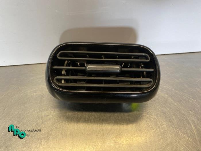 Grille aération tableau de bord d'un Citroen C4 Cactus (C4, -, 3 mois de garantie, Utilisé, -