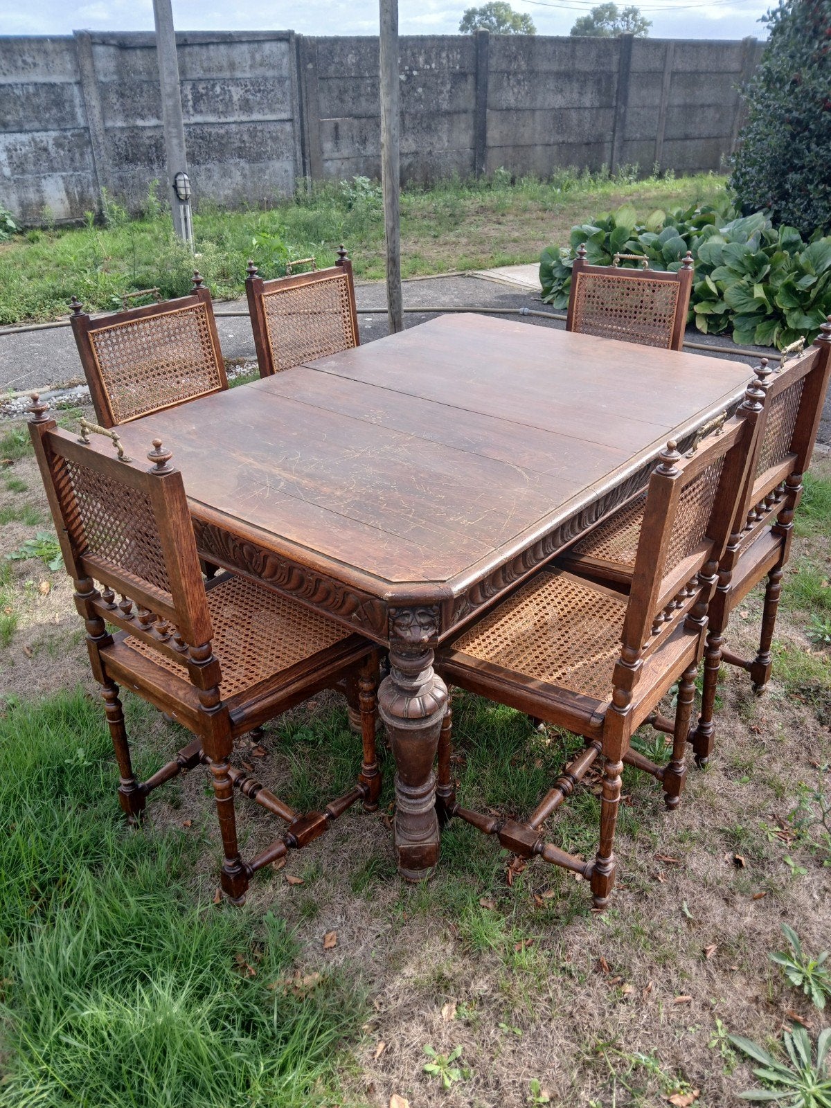 antieke tafel met bijhorende stoelen, Antiek en Kunst, Ophalen