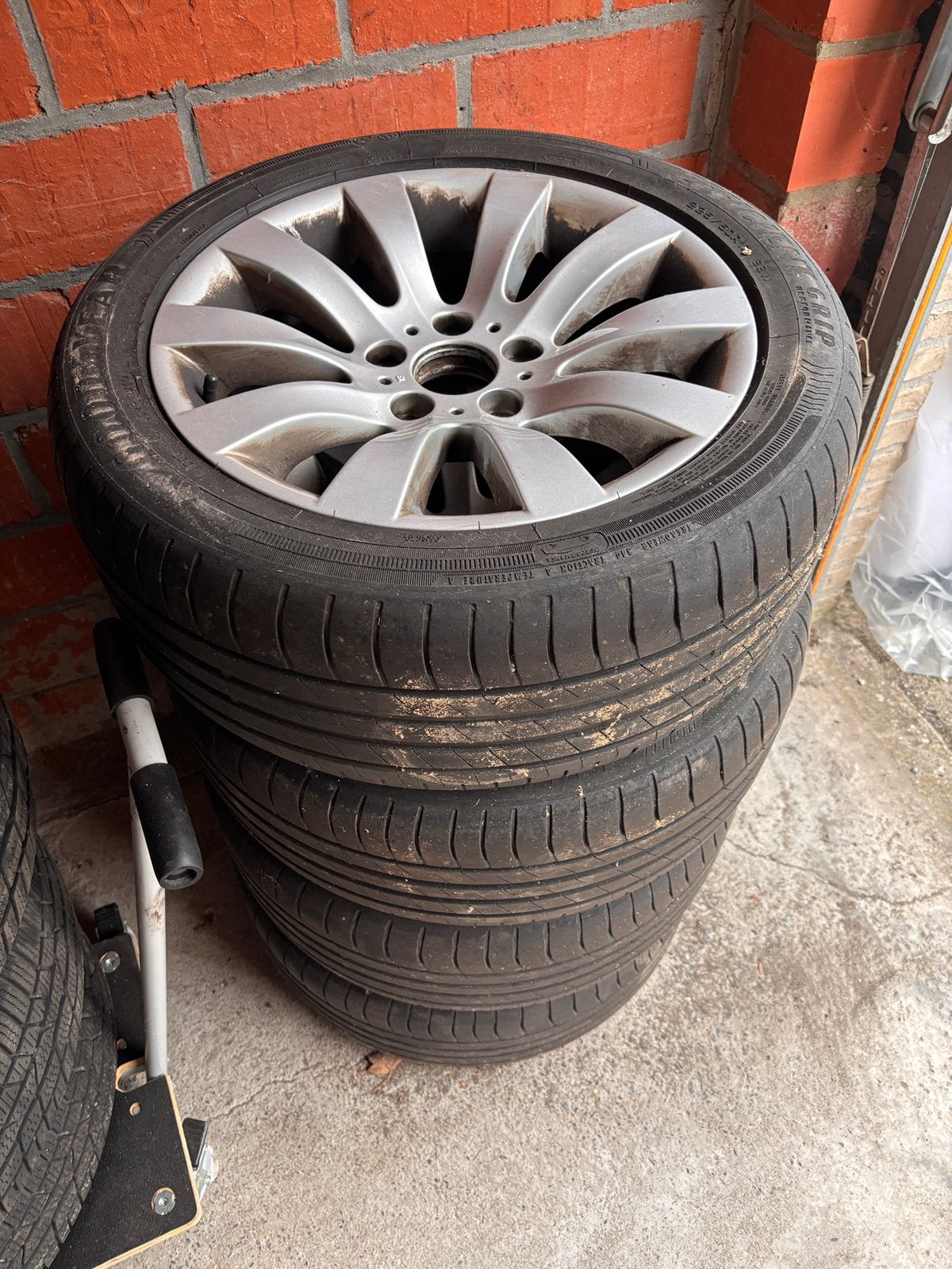 4x Originele BMW E60 E61 Velgen 17 inch – 225/50 R17, Auto-onderdelen, Ophalen, 17 inch, Band(en), Zomerbanden