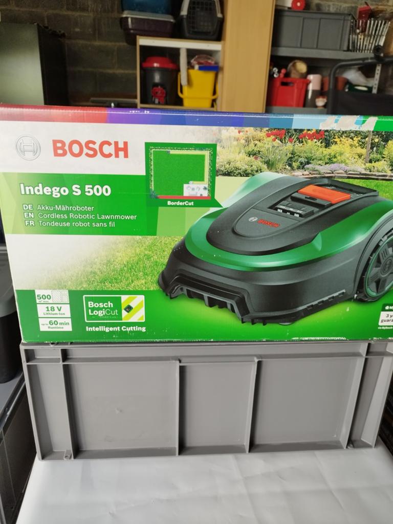 Tondeuse robot Bosch Indego S 500 & garage 250€, Enlèvement, Utilisé, Moins de 20 cm, Bosch