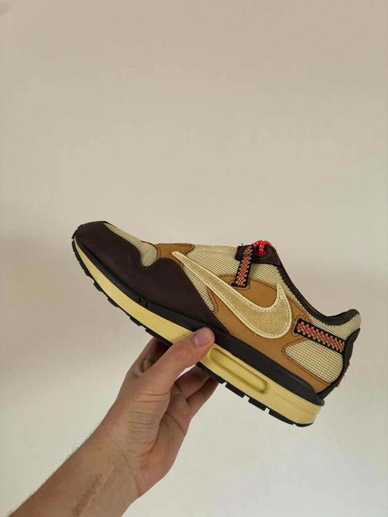 Air max 1 travis scott baroque brown, Kleding | Heren, Schoenen, Bruin, Ophalen of Verzenden, Sneakers, Gedragen
