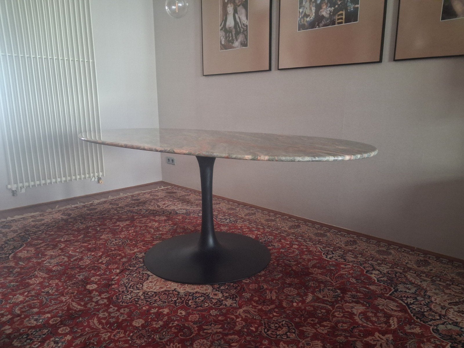 Vintage tulip tafel uit de "60 met ovalen marmer blad, Huis en Inrichting, Ophalen, Gebruikt, Overige materialen, Vintage