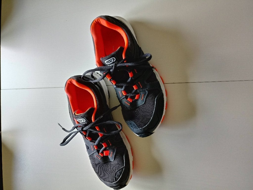 zwarte sportschoenen maat 39, Kinderen en Baby's, Kinderkleding | Schoenen en Sokken, Ophalen, Zo goed als nieuw, Jongen of Meisje