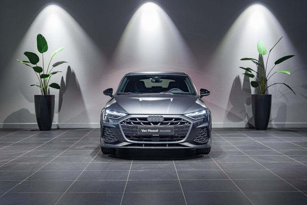Audi A3 Sportback Competition 45TFSIe 272 PK SONOS | MATRIX, Stof, Zwart, 4 cilinders, https://public.car-pass.be/vhr/dfaf0067-e96a-4f3a-a140-9869deda472c