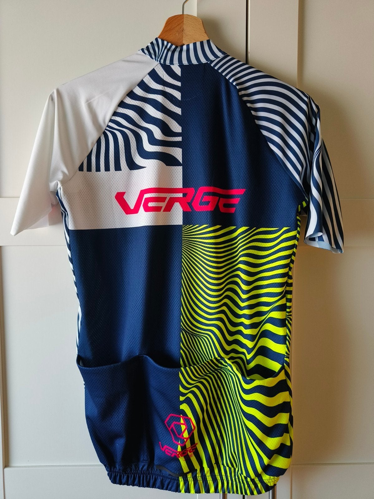 Maillot de cyclisme Verge en édition limitée, Vélos & Vélomoteurs, Neuf, Vêtements d'extérieur, Enlèvement ou Envoi, Hommes