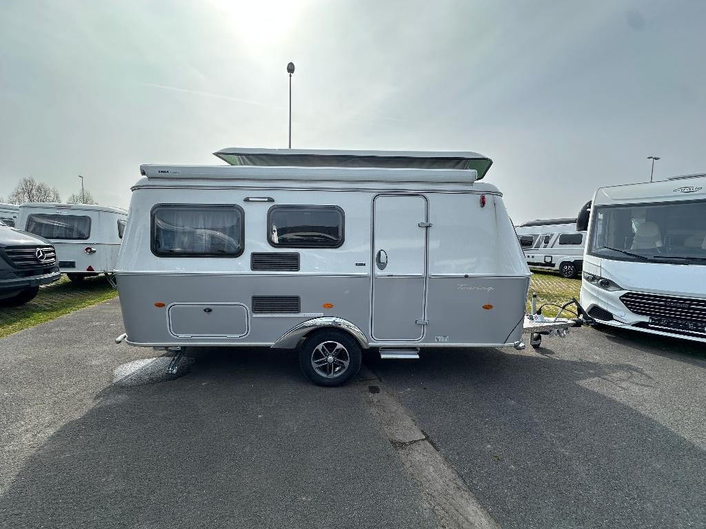 Eriba Hymer Touring 530 - NOUVEAU - Compact et élégant, Caravanes & Camping, Caravanes, Jusqu'à 4, 6 à 7 mètres, Lit transversal