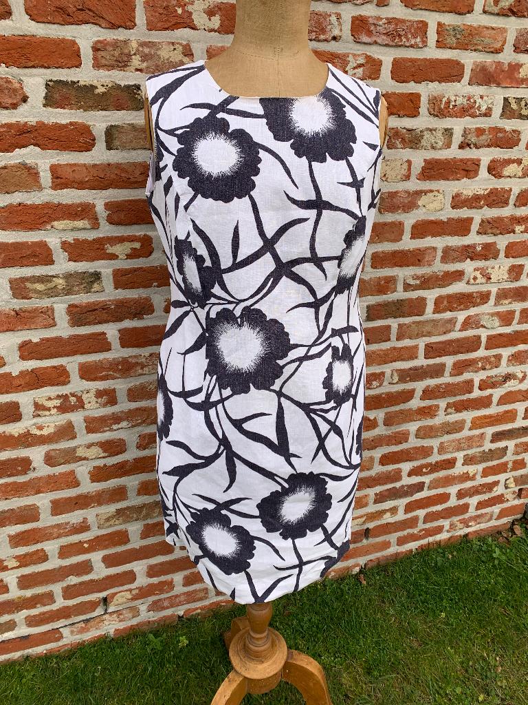 Mooi mouwloos jurkje in maat B/F 44, Ophalen of Verzenden, Zo goed als nieuw, Maat 42/44 (L), Wit