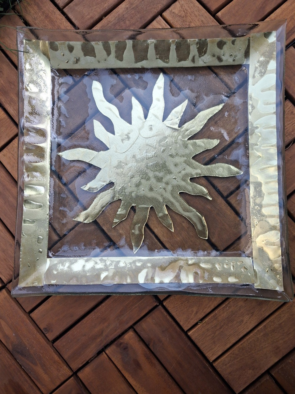 elegante glazen kunstschaal met gouden zonmotief(3030cm), Huis en Inrichting, Woonaccessoires | Schalen en Manden, Ophalen of Verzenden