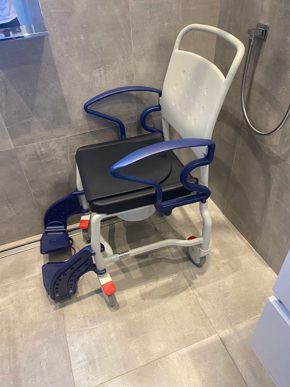 Rebotec Bonn 2 wc douche stoel, Diversen, Ophalen, Zo goed als nieuw
