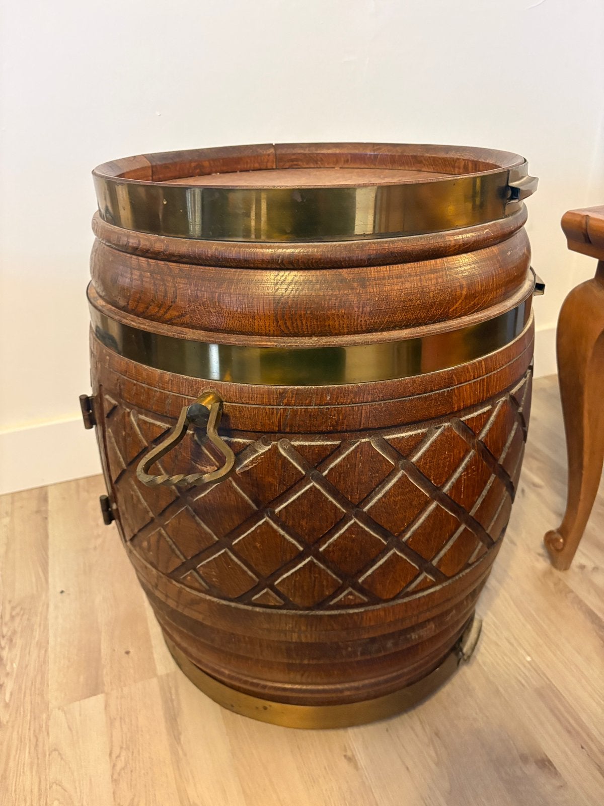 Antieke bijzettafel met opbergruimte, Ophalen