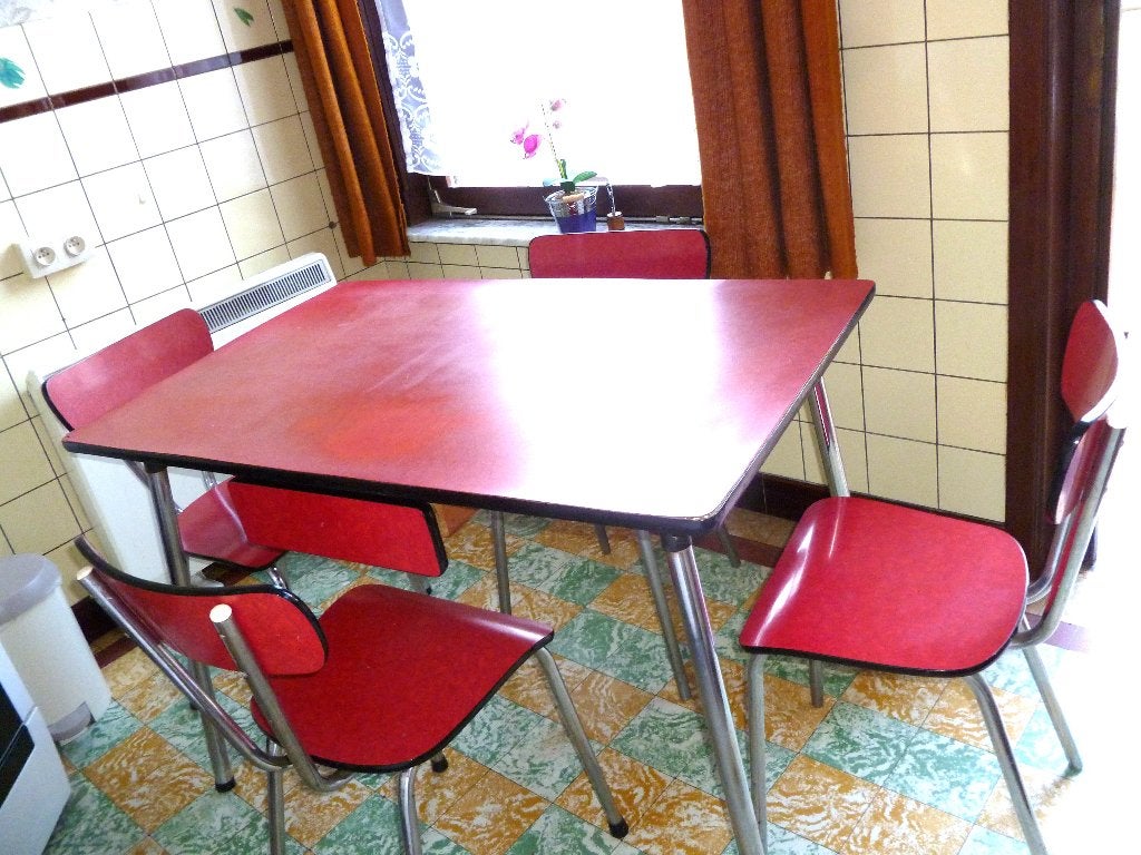 Ensemble table et 4chaises formica rouge vintage annee 60, Enlèvement