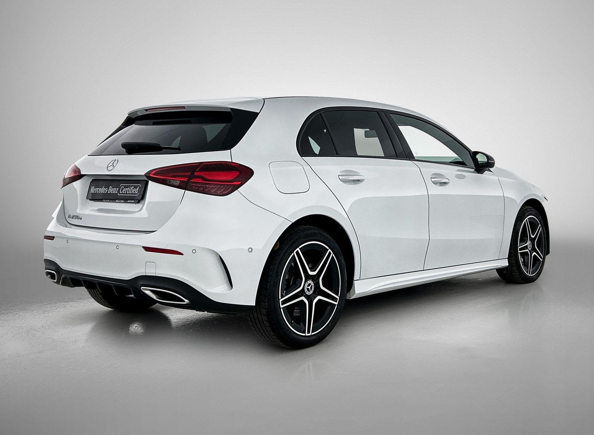 Mercedes-Benz A-klasse 250 e Hatchback AMG Line Night Pack |, Auto's, Dealer onderhouden, Stof, Gebruikt, Zwart