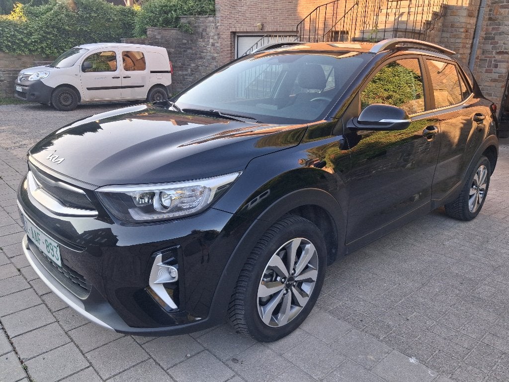 Kia Stonic 1,2i Pulse, Voorwielaandrijving, Stof, 4 cilinders, Zwart