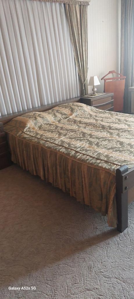 Gratis wegens verhuis bed tafel wandkast bestaat u, Huis en Inrichting, Ophalen