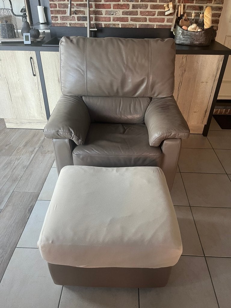 Lederen zetel beige met poef gratis af te halen, Ophalen, Zo goed als nieuw, Leer