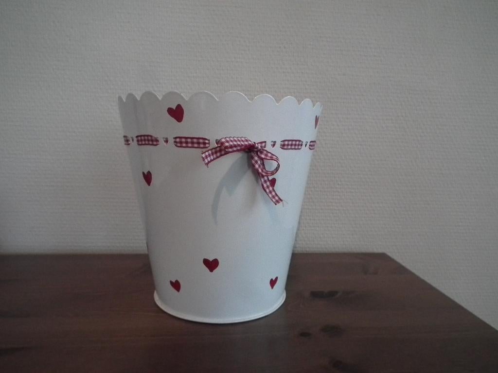 Pot de fleurs en métal blanc et rouge, Moins de 25 cm, Rond, Utilisé, Métal