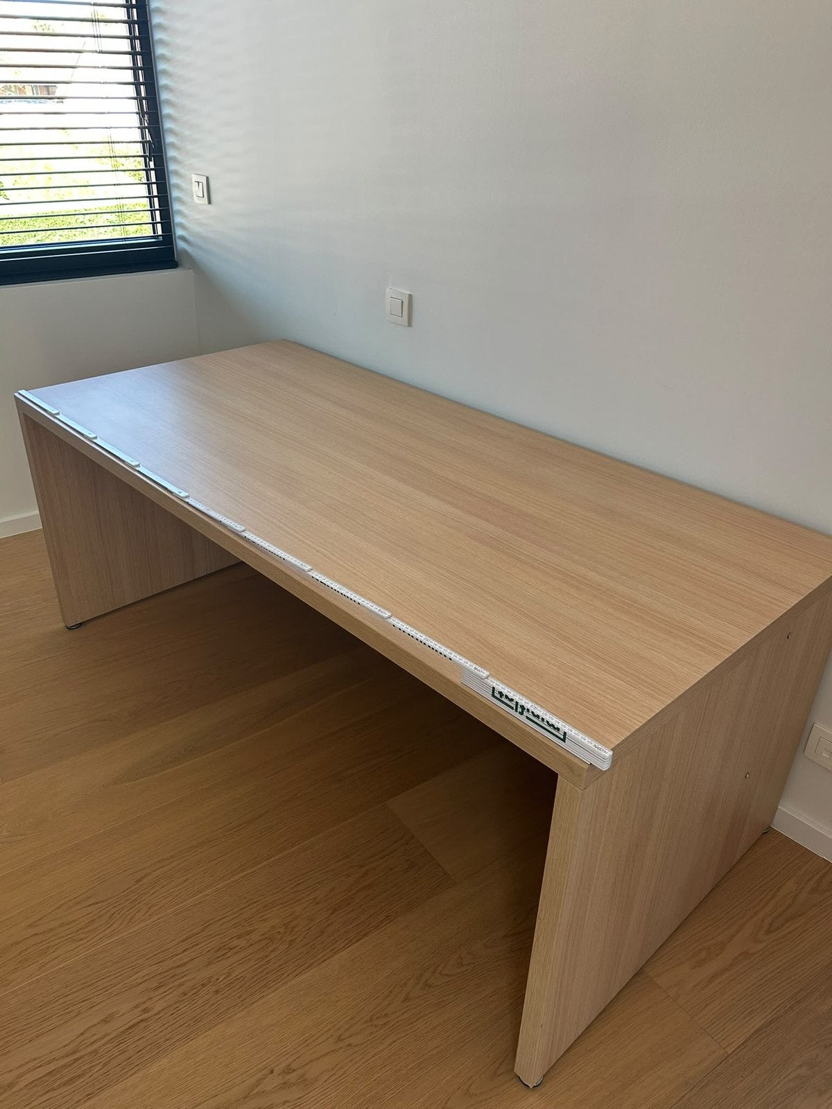Houten bureau met 2 kastjes, Ophalen, Zo goed als nieuw