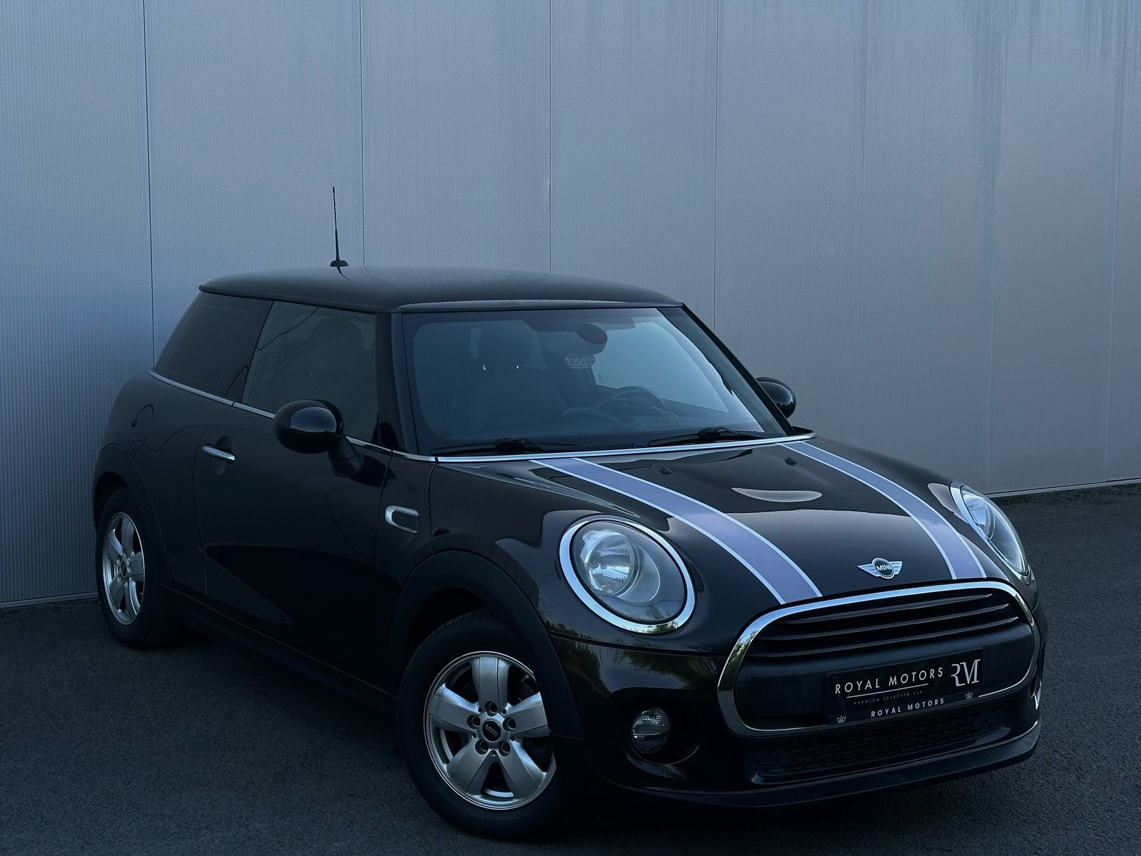 MINI One First Edition - slechts 121.000 km 02/2015 GAR1AN, Auto's, Voorwielaandrijving, Stof, 1198 cc, Zwart
