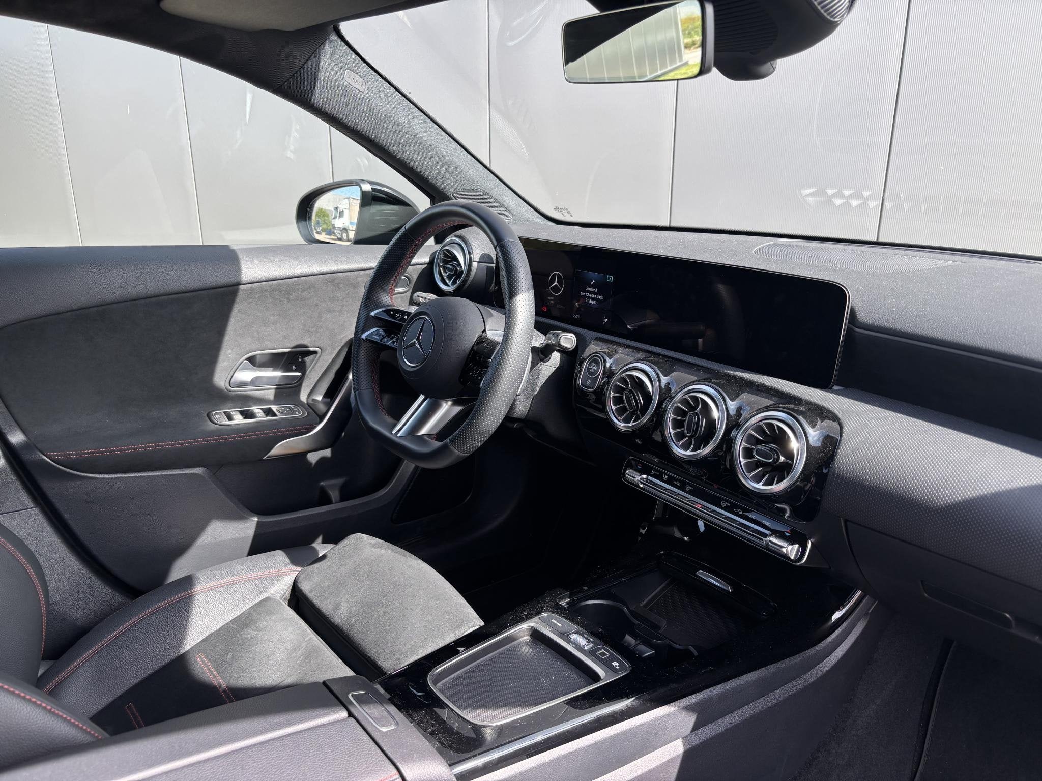 Mercedes-Benz A 180 Star Edition, Auto's, Stof, 1440 kg, 4 cilinders, 136 pk