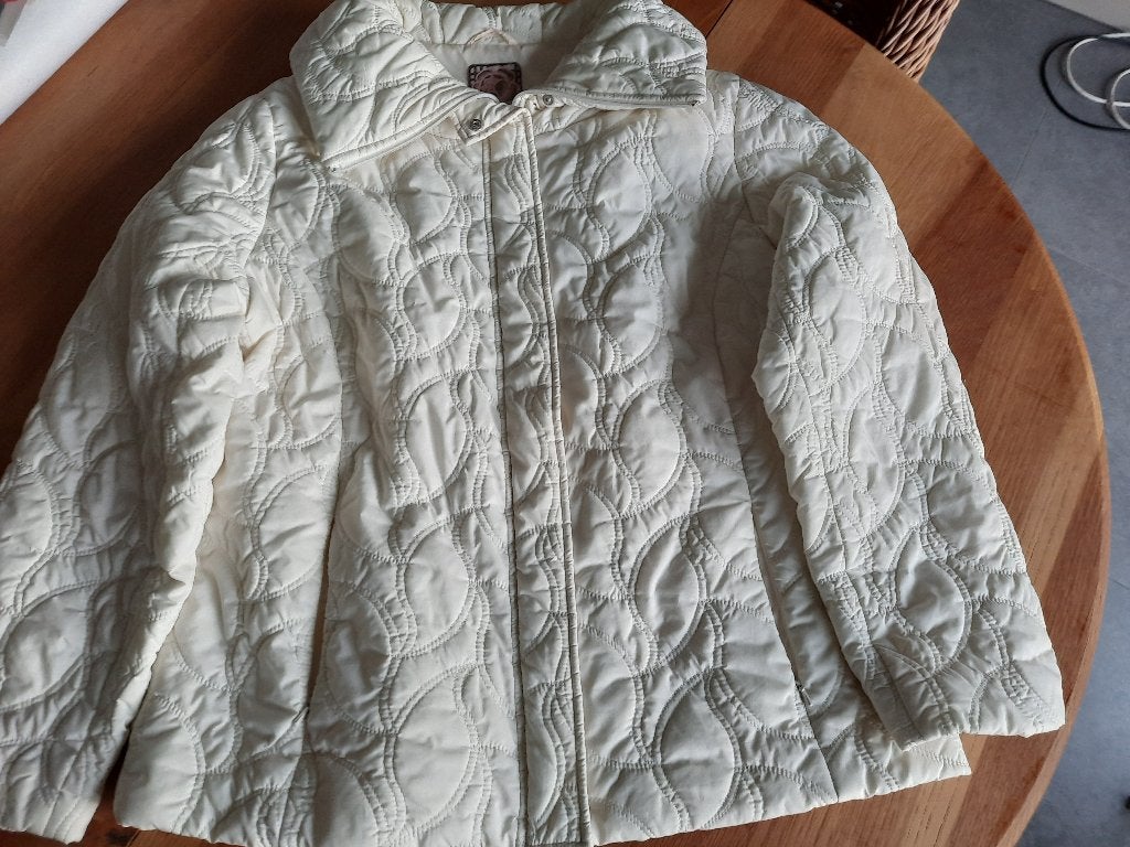 Veste sportive pour femme, Taille 38/40 (M), Enlèvement ou Envoi, Porté, Blanc