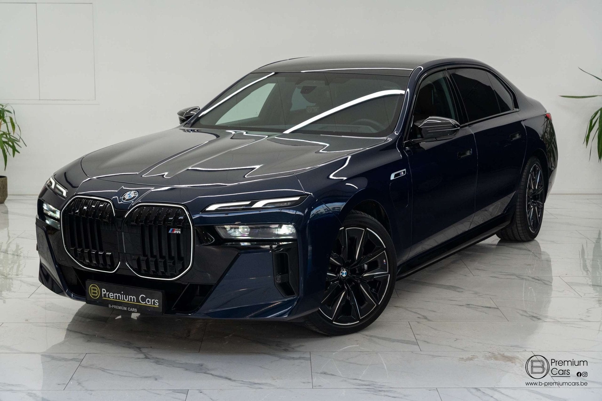 BMW 760 xDrive Individual! FULL OPTIONS! Black pack!, Auto's, Automaat, Gebruikt, Euro 6, Bi-Xenon koplampen