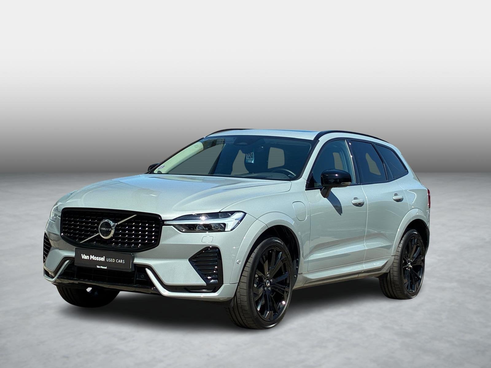Volvo XC60 T6 PHEV 4x4 Ultimate Dark Aut. Fabrieksgarantie t, Auto's, Stof, Gebruikt, 4 cilinders, 2250 kg