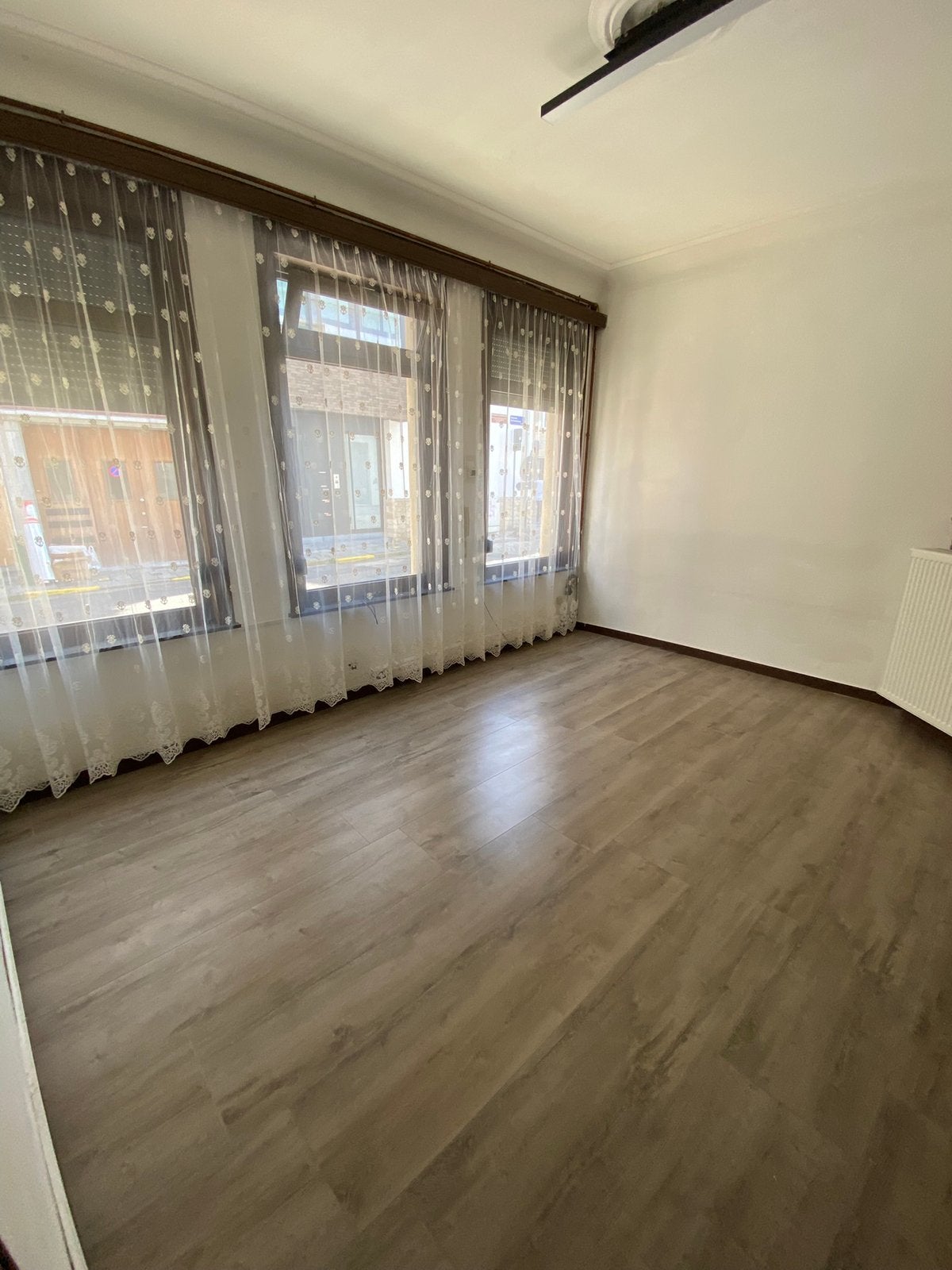 Instapklare gelijkvloerse appartement te Mechelen!, Malines
