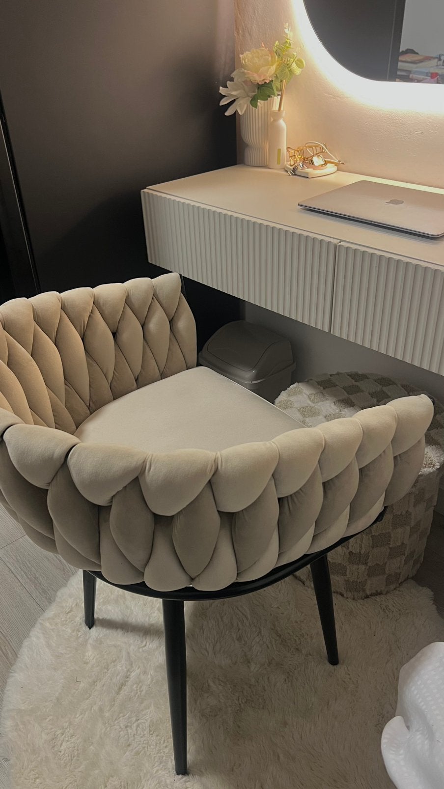 beige bouclé fauteuil, Ophalen, Zo goed als nieuw