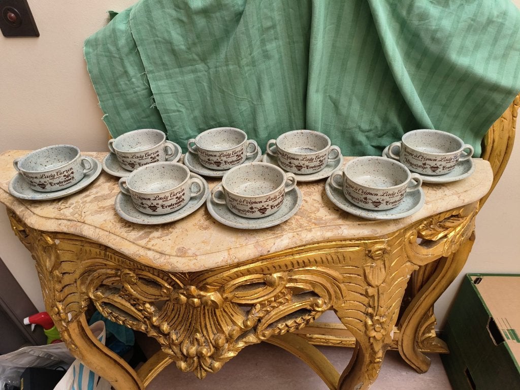Set van 8 soepkommen + onderbordje (grijze tint), Enlèvement ou Envoi, Poterie, Comme neuf, Classique