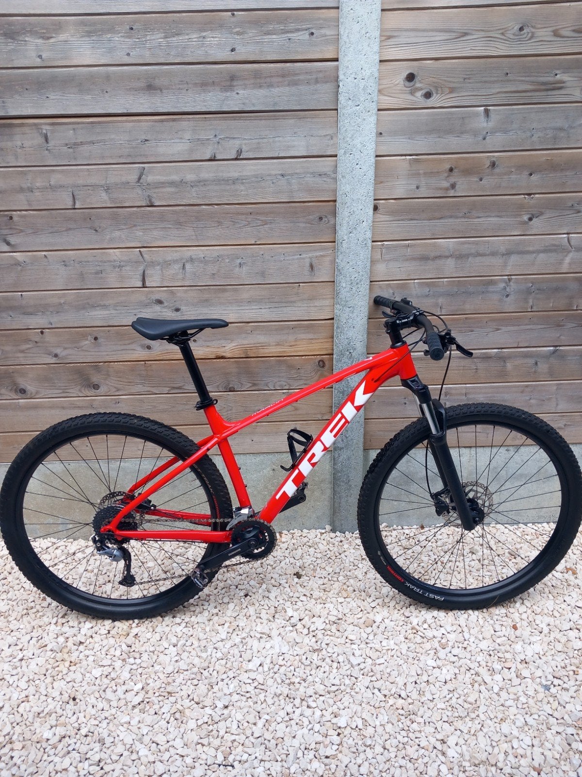 Trek marlin 7 - viper red, Enlèvement ou Envoi, Comme neuf, Hommes, Frein à disque