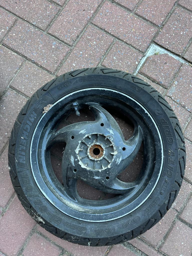 Runner wielen met michelin band, Motoren, Ophalen