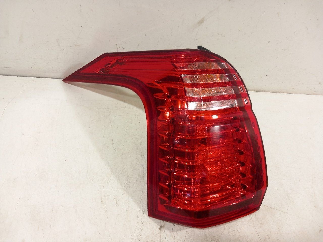 Achterlicht links buiten Peugeot 5008, Auto-onderdelen, Onderdelen@venauto.nl, Van der Ven Autorecycling B.V., Gebruikt, Ettenseweg 76, 4706 PB Roosendaal, The Netherlands