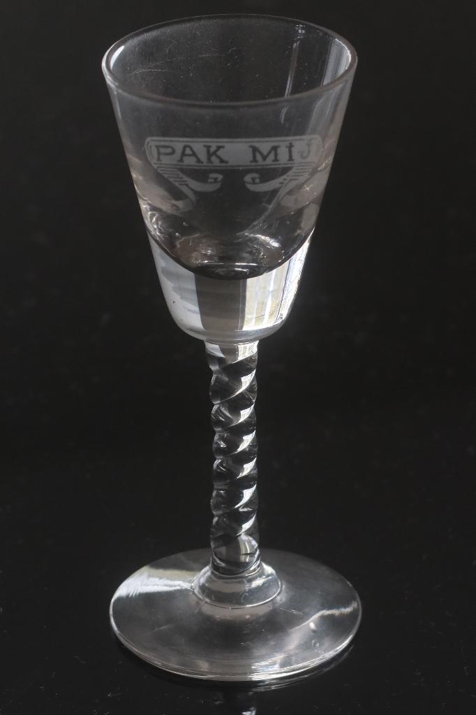 Pak Mij, Collections, Enlèvement, Comme neuf