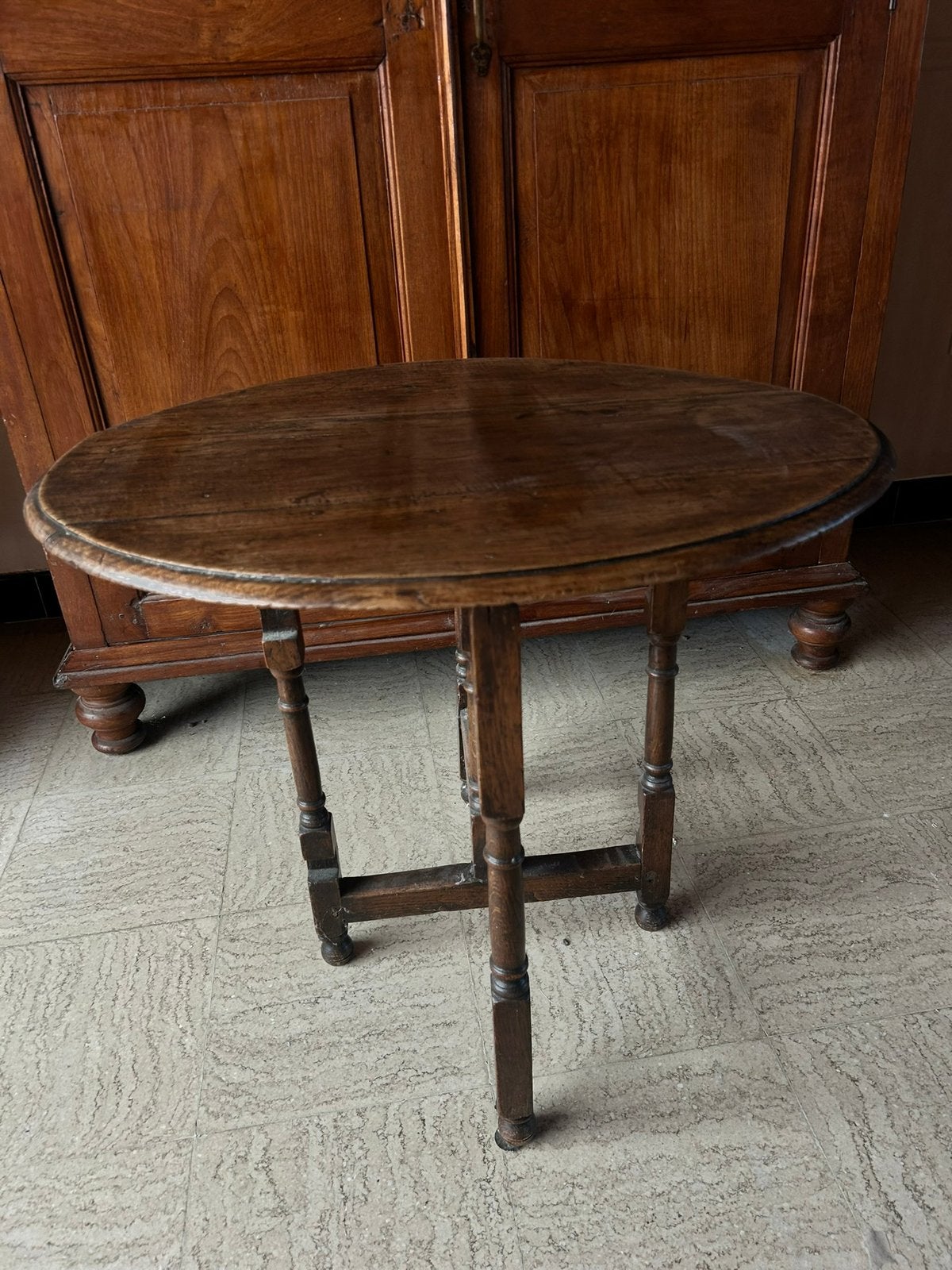 Ovaal houten bijzettafeltje (gateleg / campagnard), Ophalen
