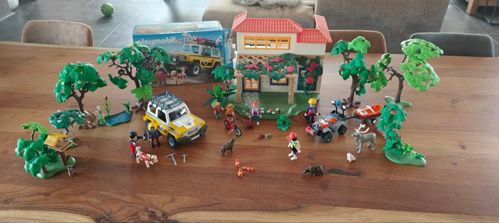 Playmobil vakantie huis met bos en reddingsteams, Ophalen of Verzenden