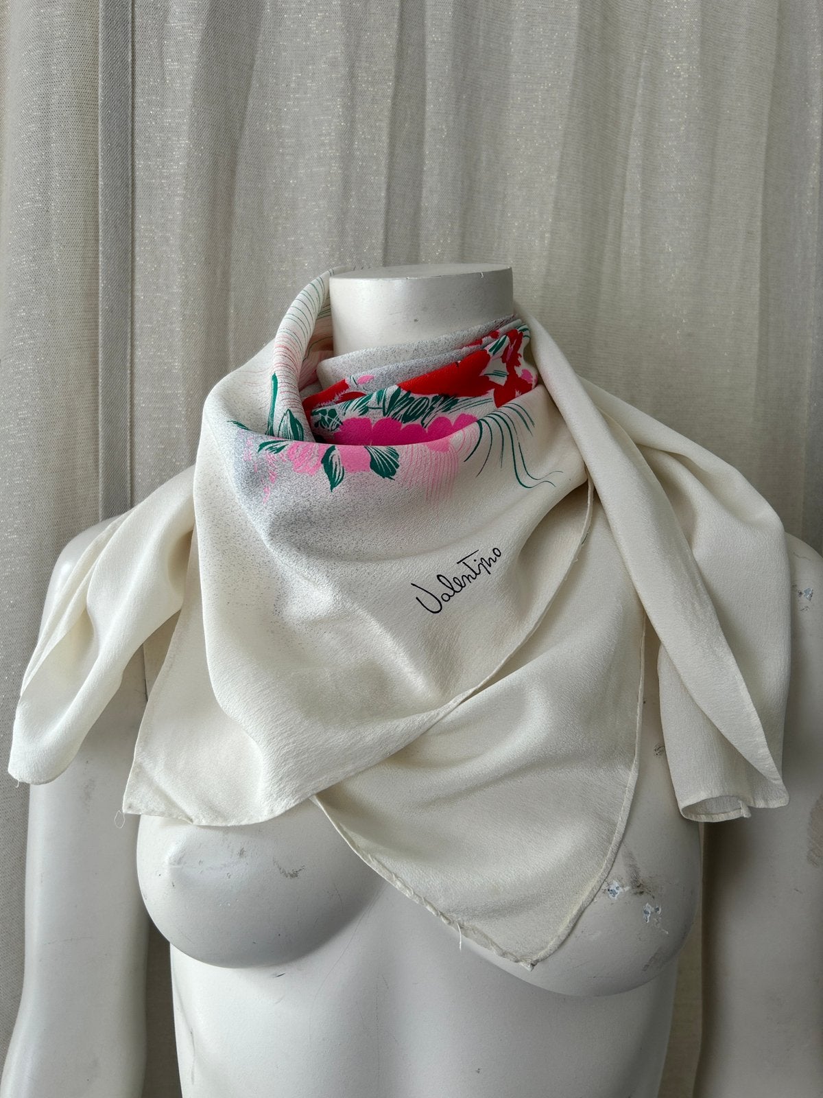 Valentino foulard soie motifs floraux, Enlèvement ou Envoi, Comme neuf