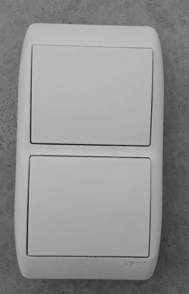 Legrand Serena dubbele drukknop wit, Doe-het-zelf en Bouw, Ophalen, Zo goed als nieuw, Schakelaar